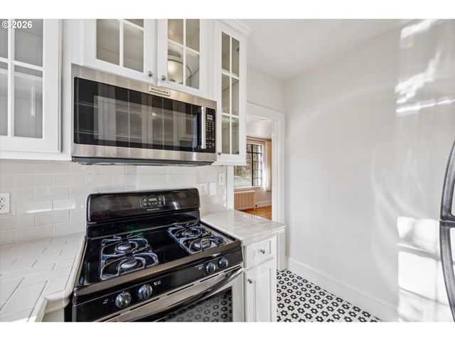 2336 Sw OSAGE St 406, Portland, OR 97205