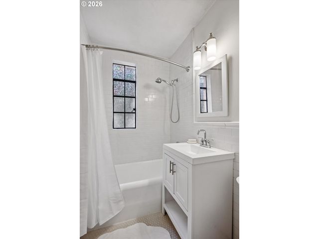 2336 Sw OSAGE St 406, Portland, OR 97205