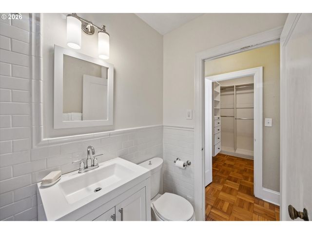 2336 Sw OSAGE St 406, Portland, OR 97205