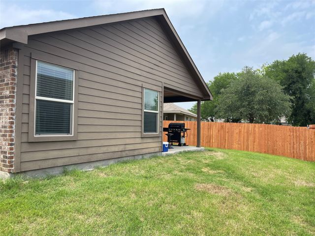 105 Bridlewood Street, Azle, TX 76020
