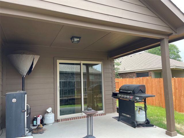 105 Bridlewood Street, Azle, TX 76020