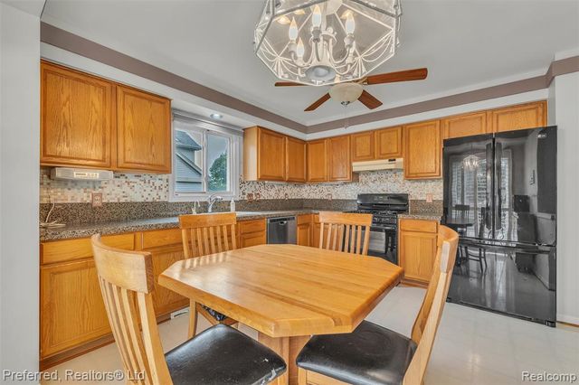 38386 Oakwest Drive, Westland, MI 48185