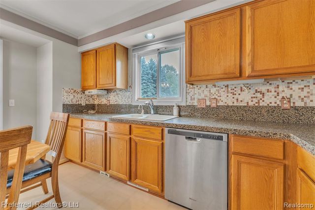 38386 Oakwest Drive, Westland, MI 48185