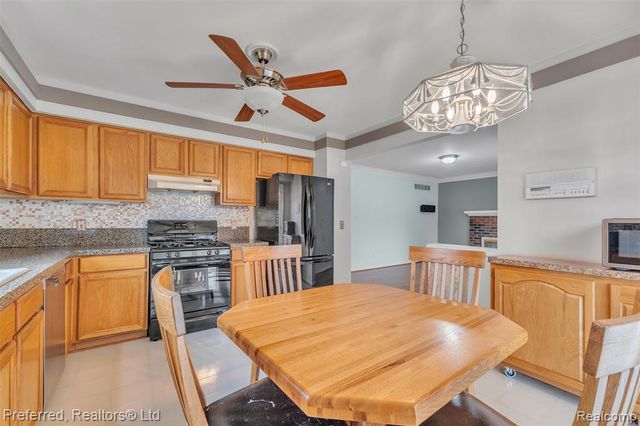 38386 Oakwest Drive, Westland, MI 48185