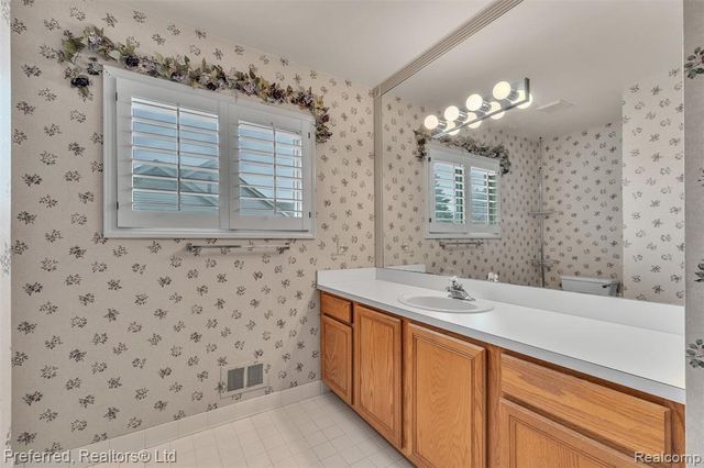 38386 Oakwest Drive, Westland, MI 48185