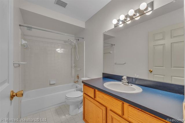 38386 Oakwest Drive, Westland, MI 48185