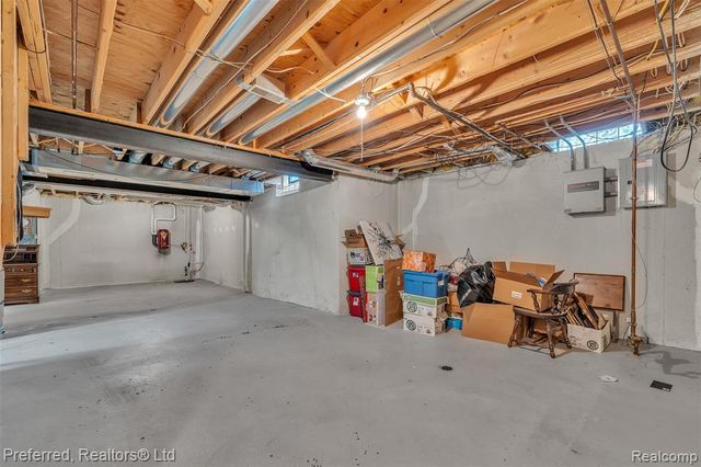 38386 Oakwest Drive, Westland, MI 48185