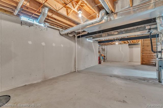 38386 Oakwest Drive, Westland, MI 48185
