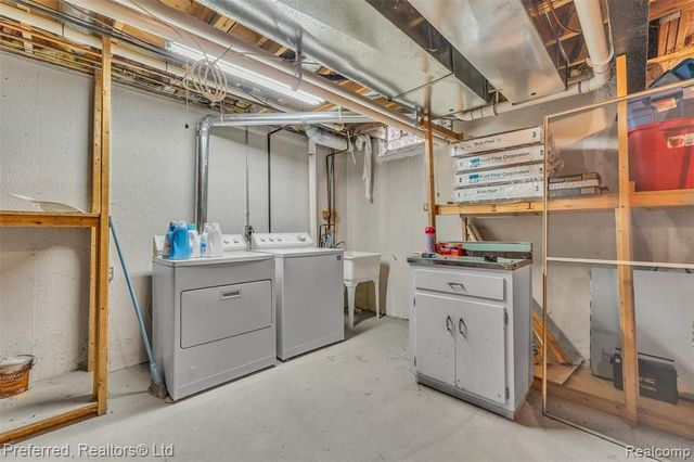 38386 Oakwest Drive, Westland, MI 48185