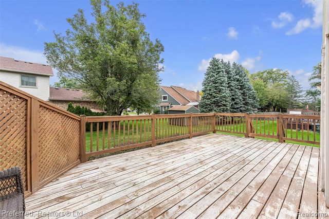 38386 Oakwest Drive, Westland, MI 48185