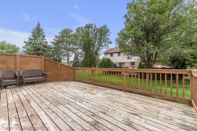 38386 Oakwest Drive, Westland, MI 48185