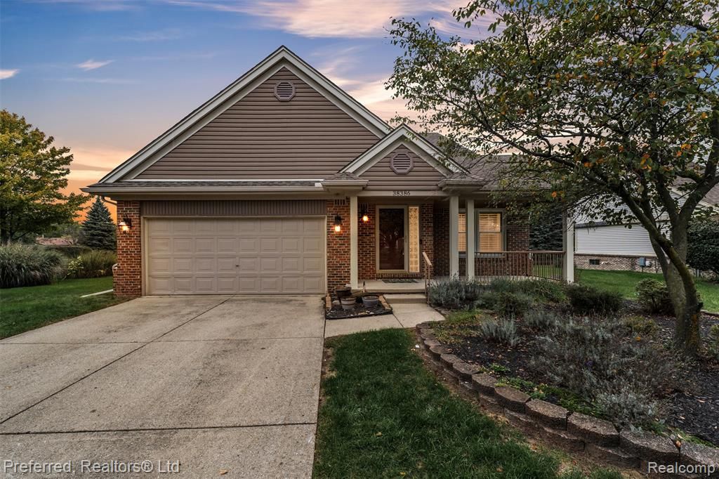 38386 Oakwest Drive, Westland, MI 48185