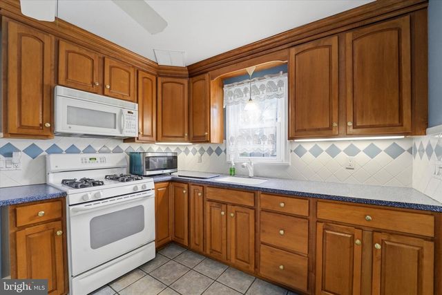 961 WESTFIELD RD, Springfield, PA 19064