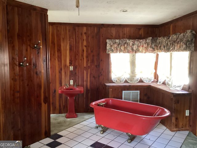 220 Ennis Road, Barnesville, GA 30204
