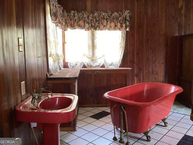 220 Ennis Road, Barnesville, GA 30204