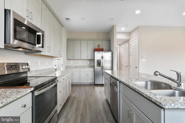 32 BONITA PINE TRL, Martinsburg, WV 25405