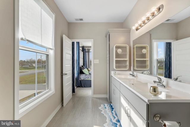 32 BONITA PINE TRL, Martinsburg, WV 25405