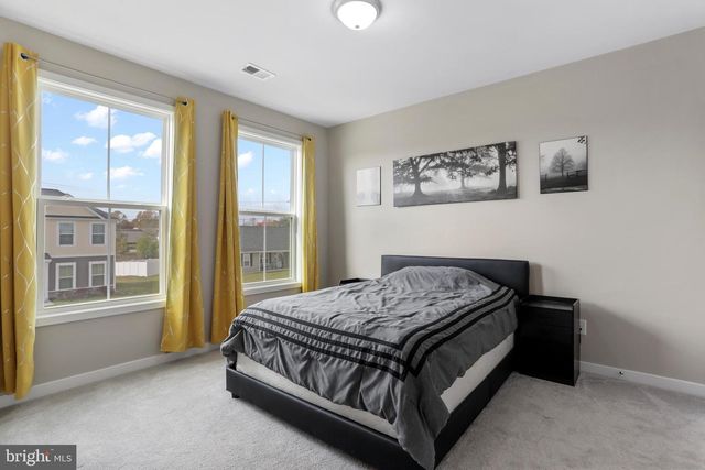 32 BONITA PINE TRL, Martinsburg, WV 25405