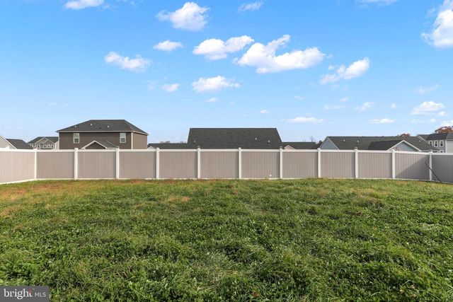 32 BONITA PINE TRL, Martinsburg, WV 25405