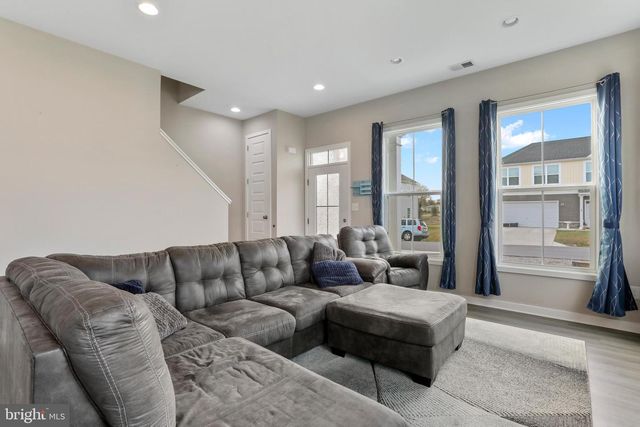 32 BONITA PINE TRL, Martinsburg, WV 25405