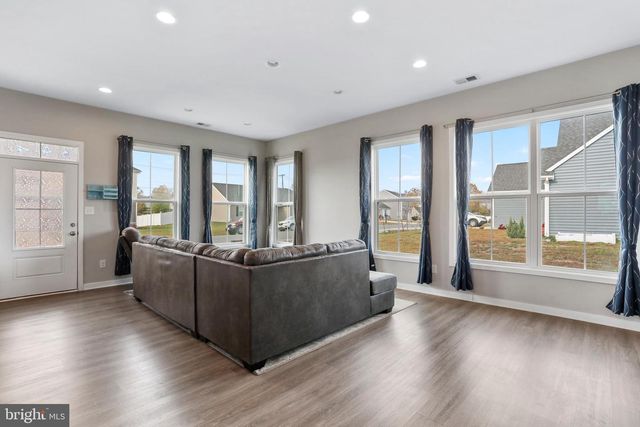 32 BONITA PINE TRL, Martinsburg, WV 25405