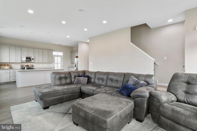 32 BONITA PINE TRL, Martinsburg, WV 25405