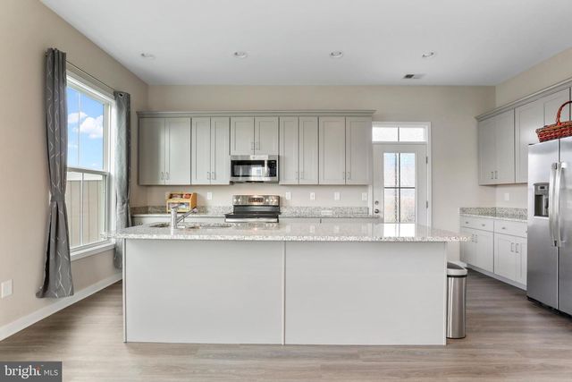 32 BONITA PINE TRL, Martinsburg, WV 25405