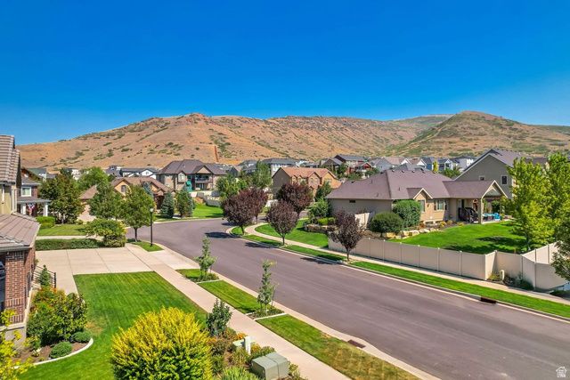 6856 W WINDY RIDGE DR, Herriman, UT 84096