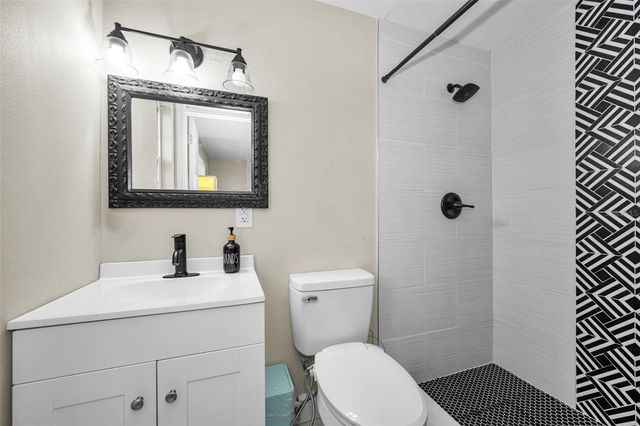 801 WALNUT DRIVE, Seffner, FL 33584