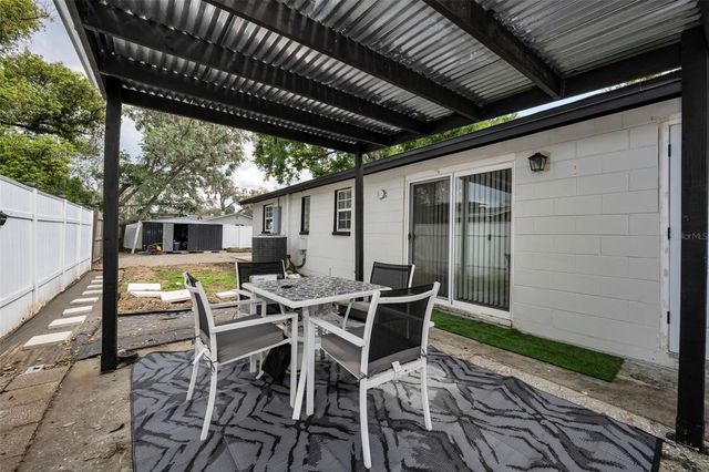 801 WALNUT DRIVE, Seffner, FL 33584