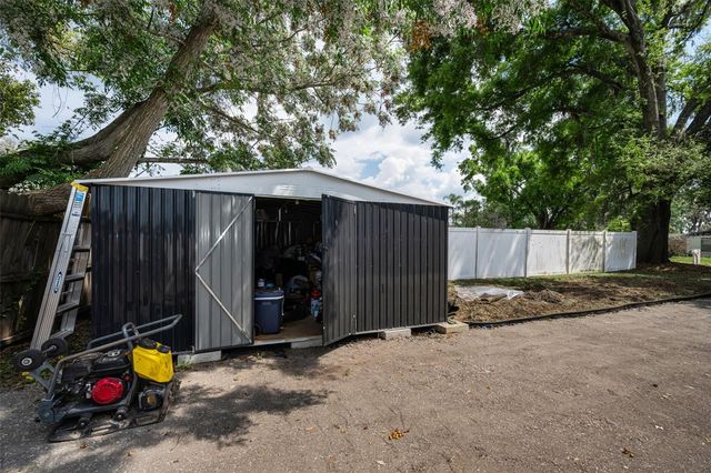 801 WALNUT DRIVE, Seffner, FL 33584