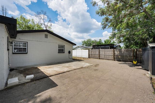 801 WALNUT DRIVE, Seffner, FL 33584