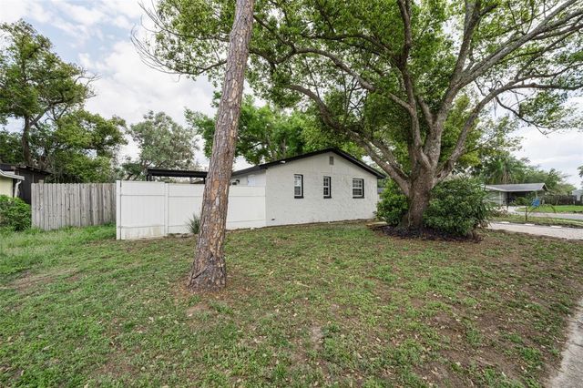 801 WALNUT DRIVE, Seffner, FL 33584