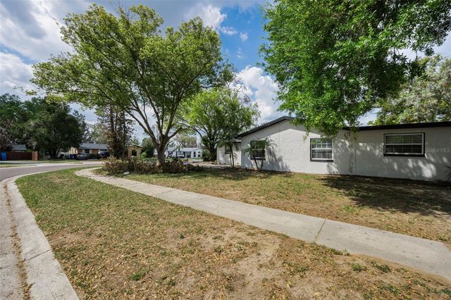 801 WALNUT DRIVE, Seffner, FL 33584