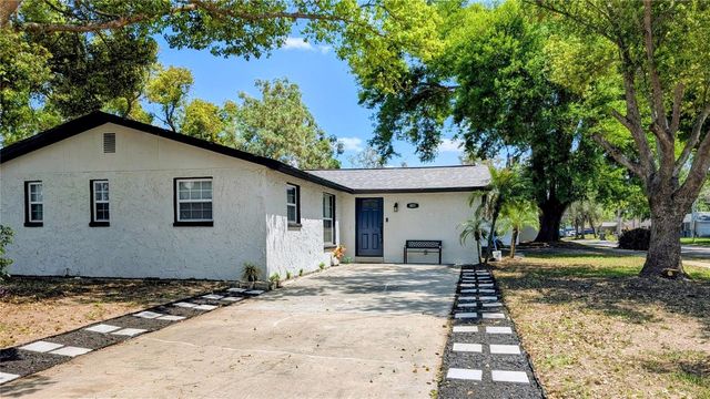 801 WALNUT DRIVE, Seffner, FL 33584