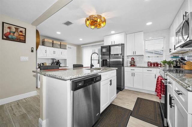 801 WALNUT DRIVE, Seffner, FL 33584