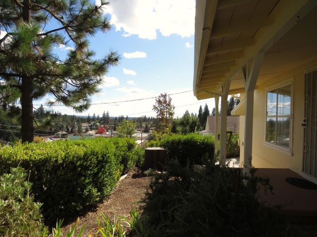 320 Pleasant St, Colfax, CA 95713