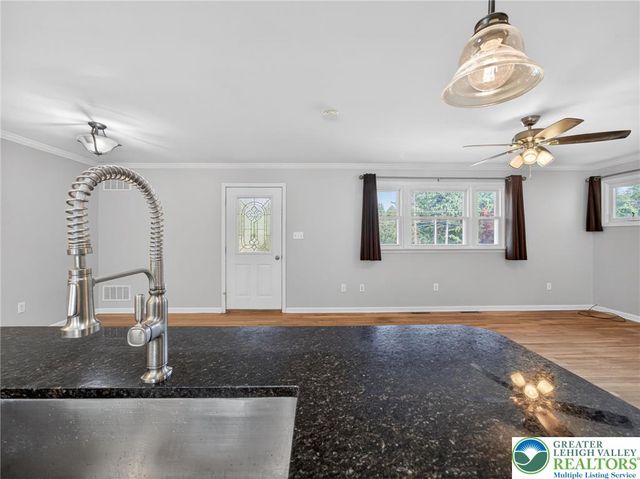 2587 East Scenic, Moore Twp, PA 18014