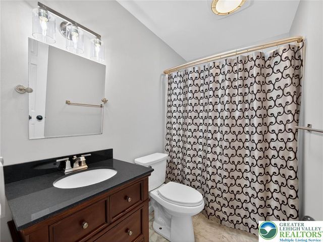 2587 East Scenic, Moore Twp, PA 18014