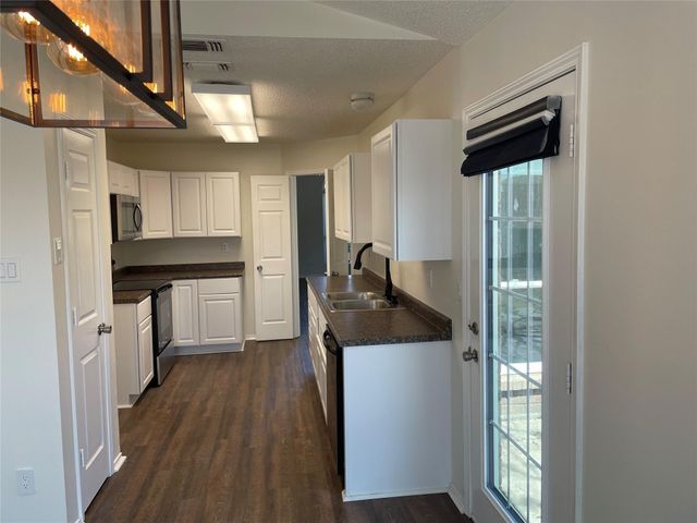 1918 Putman Way, Garland, TX 75040