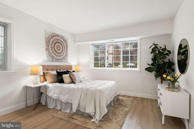 6919-D VICTORIA DR, Alexandria, VA 22310