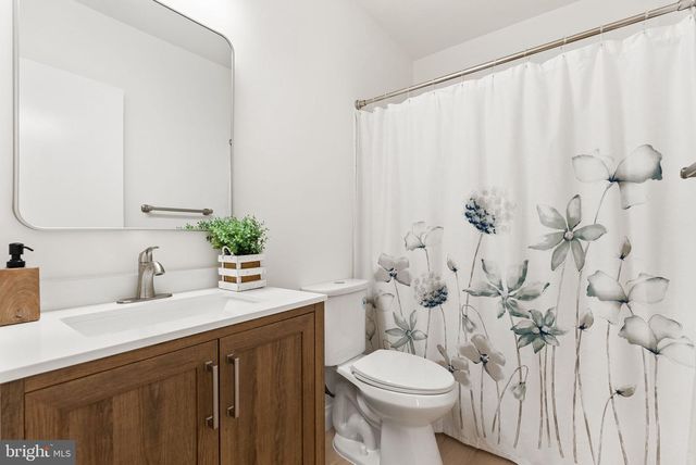 6919-D VICTORIA DR, Alexandria, VA 22310