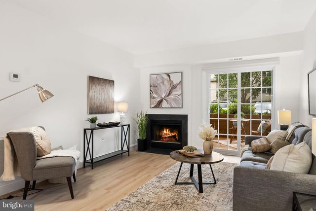 6919-D VICTORIA DR, Alexandria, VA 22310