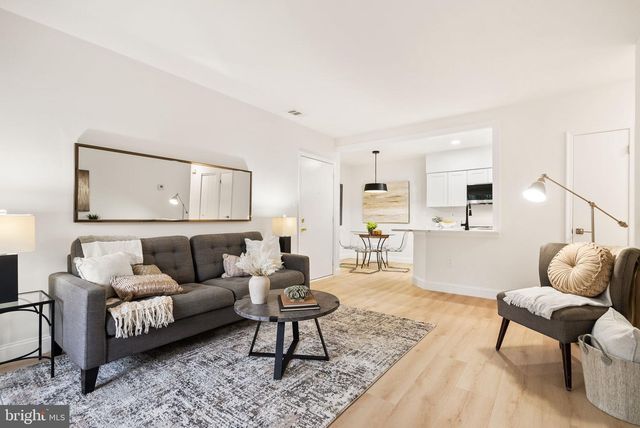 6919-D VICTORIA DR, Alexandria, VA 22310