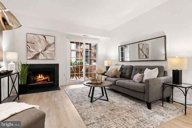 6919-D VICTORIA DR, Alexandria, VA 22310