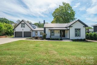 315 S Main Street, Davidson, NC 28036