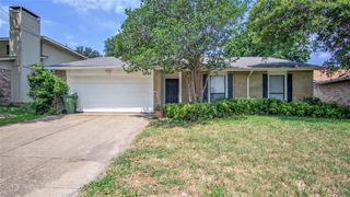 1934 Lost Creek Drive, Arlington, TX 76006