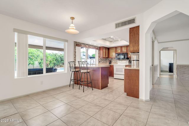 1008 W MESETO Avenue, Mesa, AZ 85210