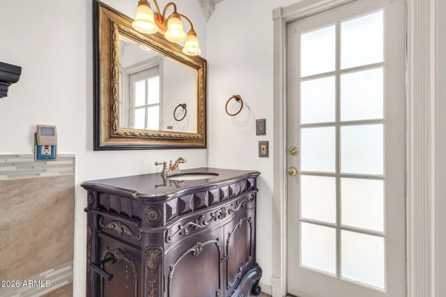 1008 W MESETO Avenue, Mesa, AZ 85210