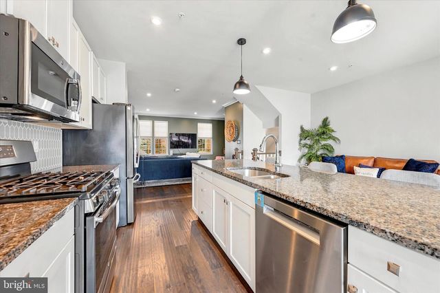 6 SHERMAN ALY, West Chester, PA 19382